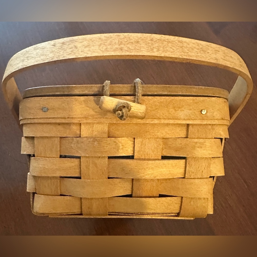 Vintage Longaberger mini picnic basket/ kiddie purse. 1991